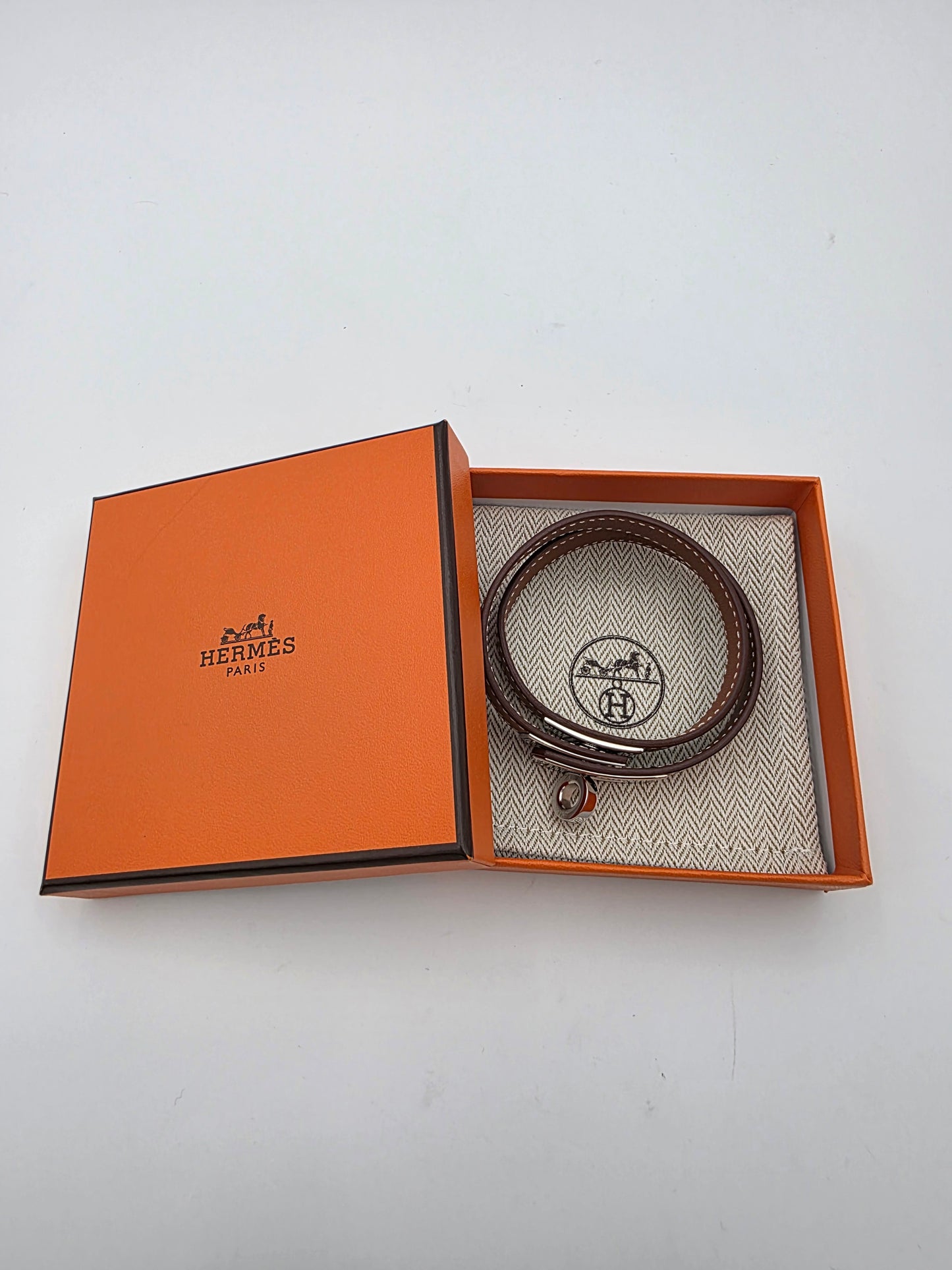 Hermès Kelly Double Tour Bracelet in Fauve Barenia with Palladium Hardware