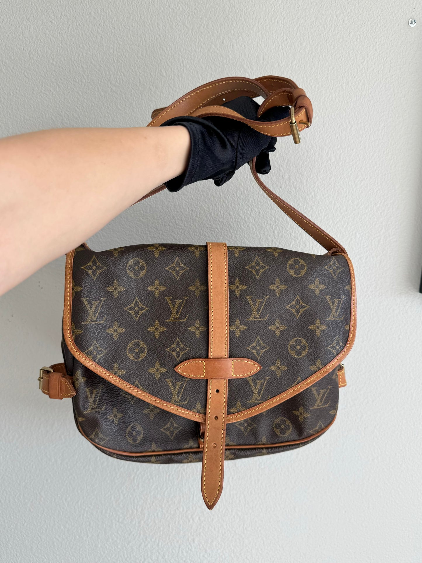 LOUIS VUITTON Monogram Saumur 30 Cross Body Shoulder Bag