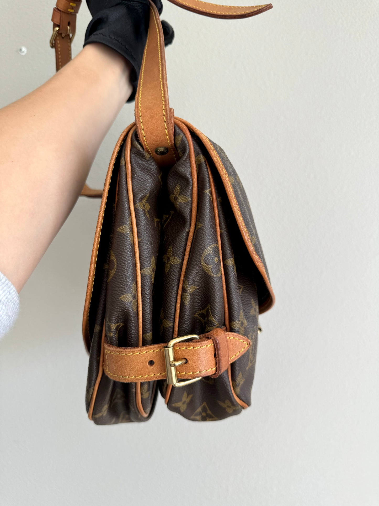 LOUIS VUITTON Monogram Saumur 30 Cross Body Shoulder Bag