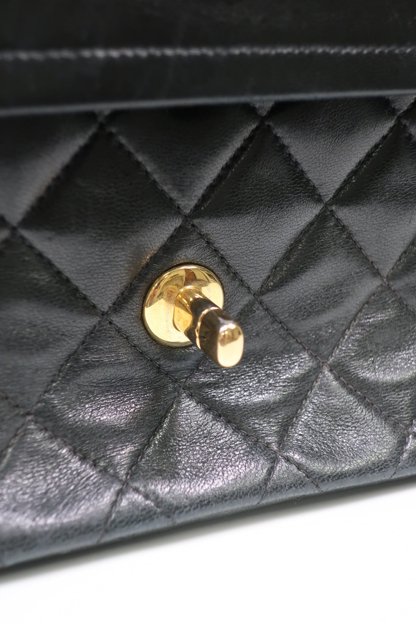 CHANEL Vintage Classic Flap Bag