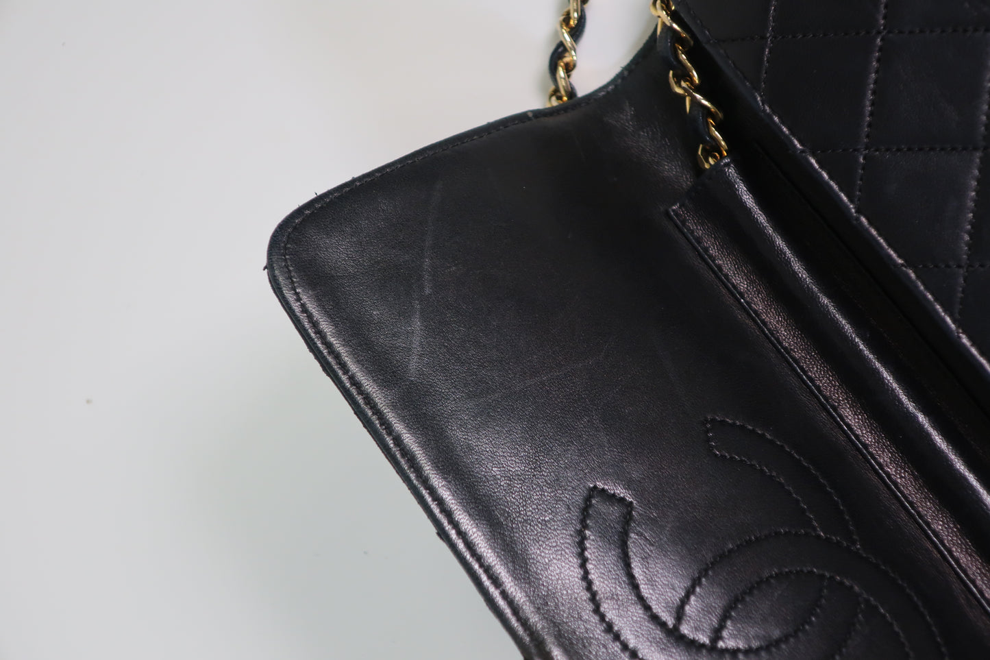 CHANEL Vintage Quilted Matelasse 25 Chain Shoulder Bag