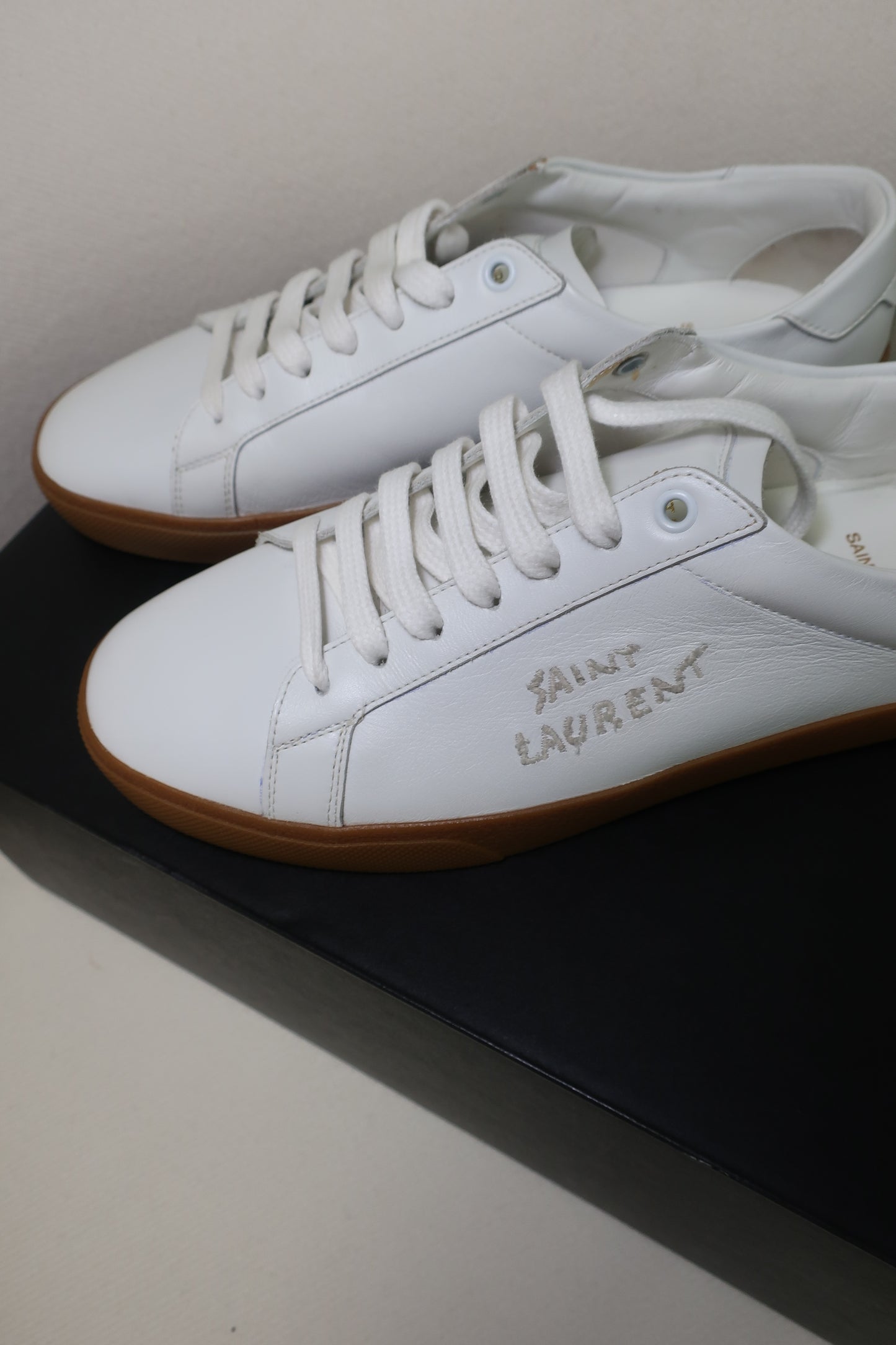 Saint Laurent Men's Court Classic SL/06 Low Top Sneakers