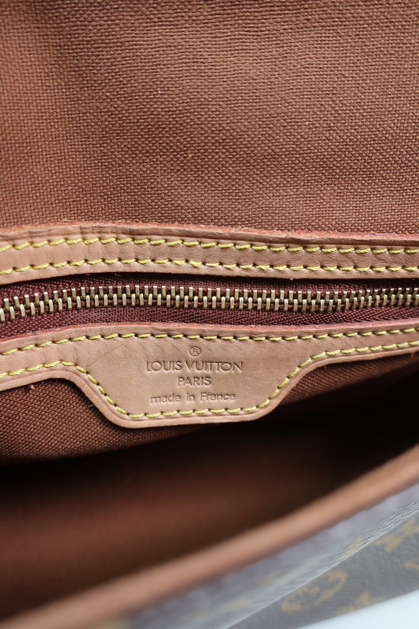 LOUIS VUITTON Shoulder Bag