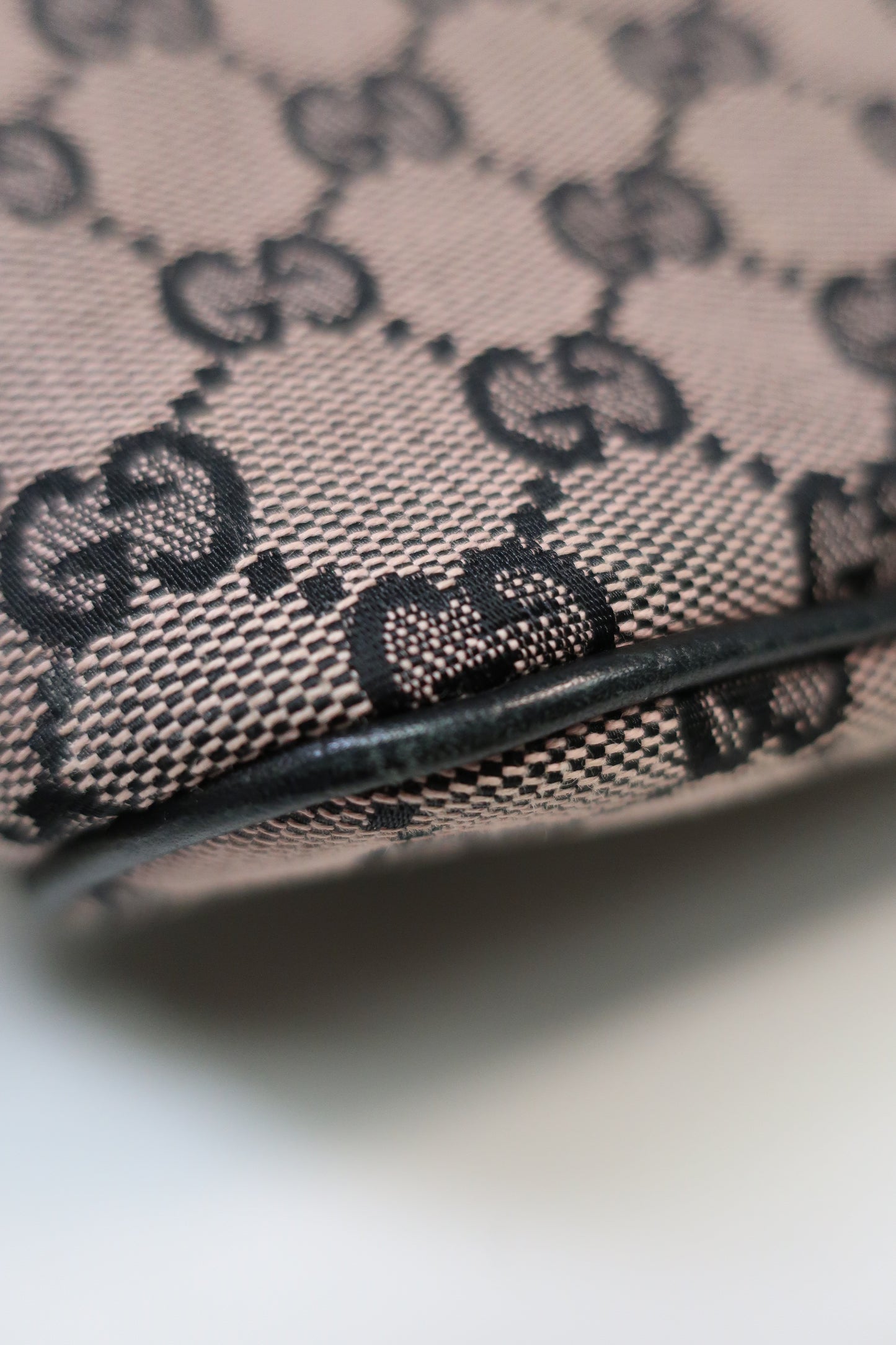 GUCCI Cosmetics Accessory Pouch In Navy GG Canvas