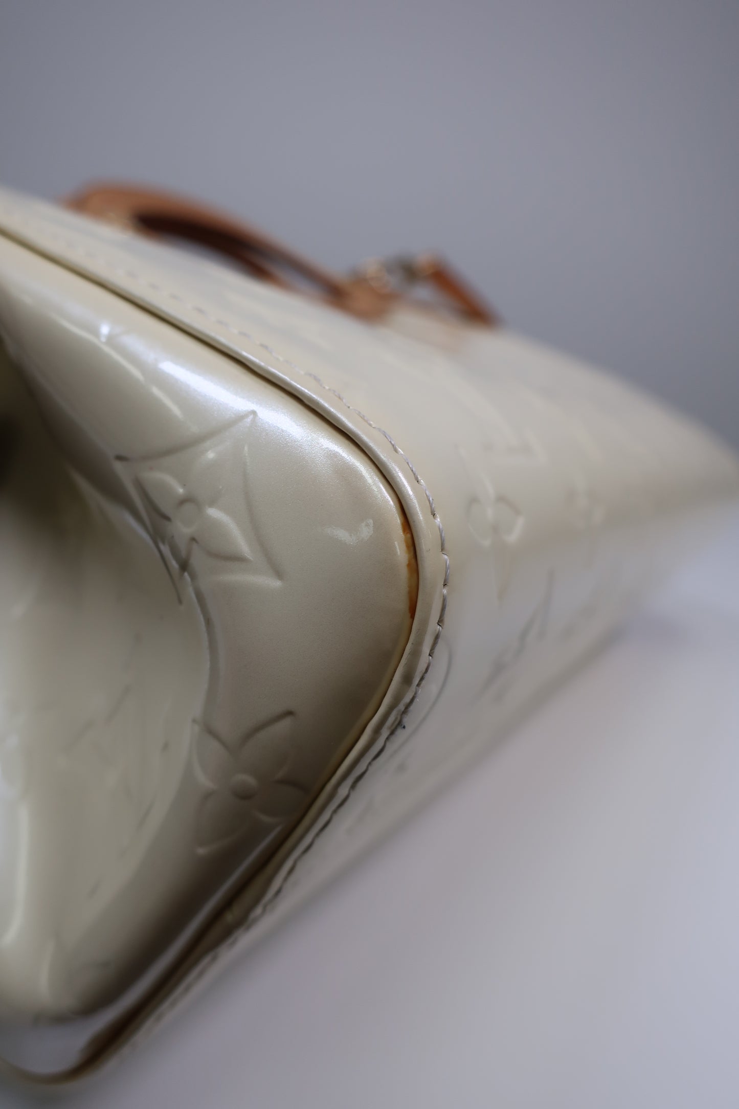 LOUIS VUITTON Vernis Pearl Roxbury Drive Handbag