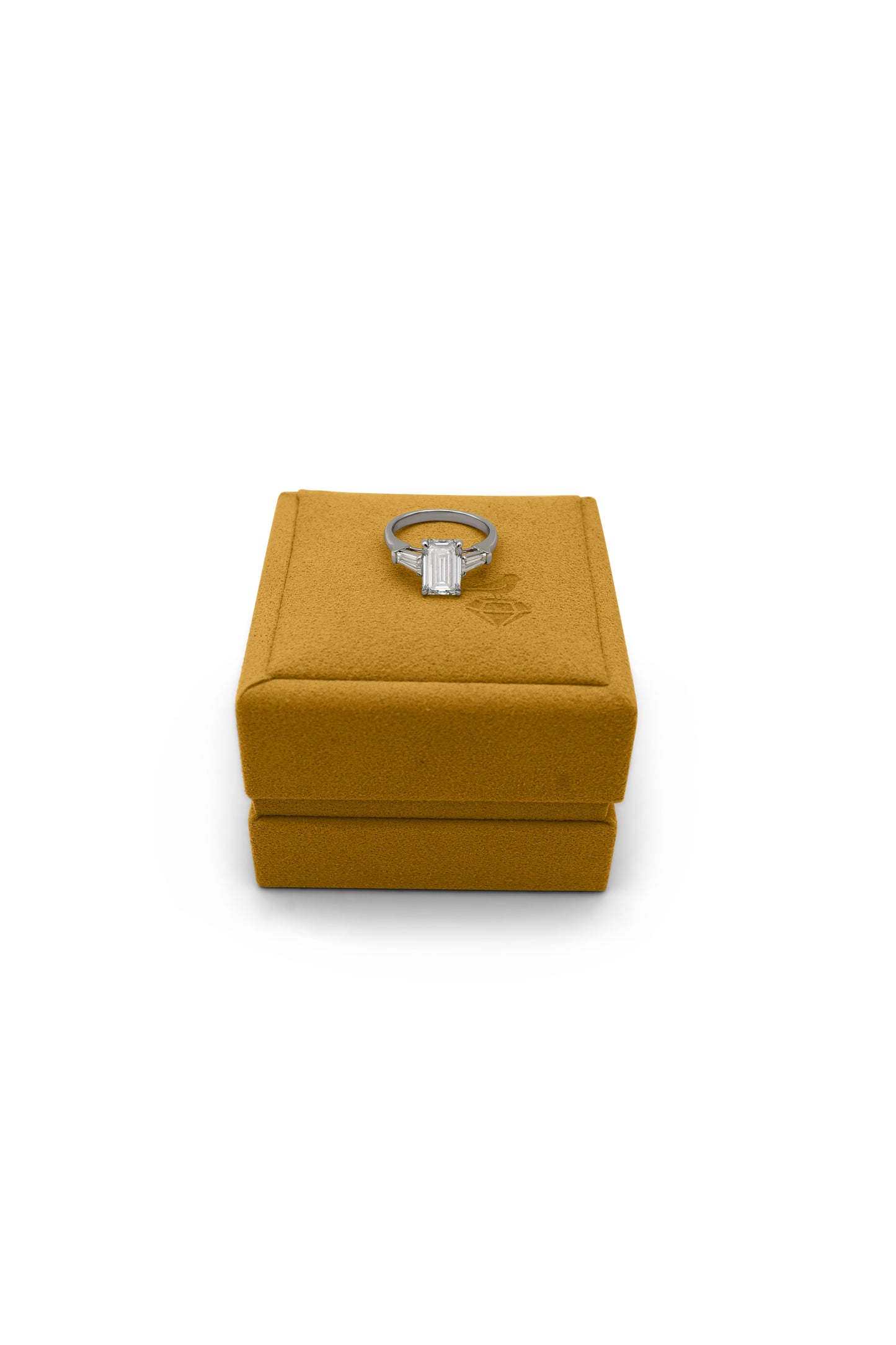 JANARY Emerald Cut Diamond Ring in 18k White Gold