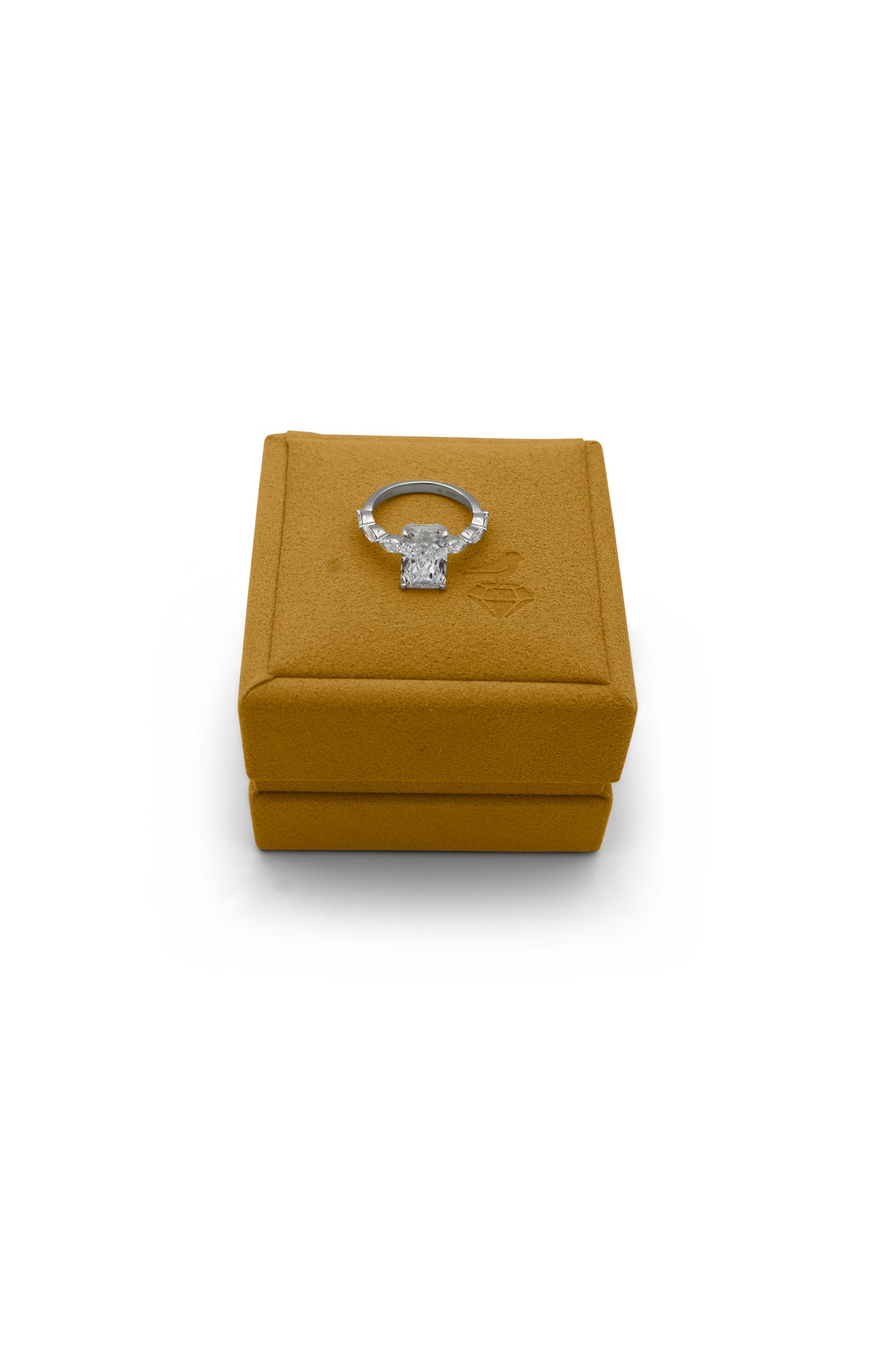 JANARY Radiant Cut Diamond Ring in 18k White Gold