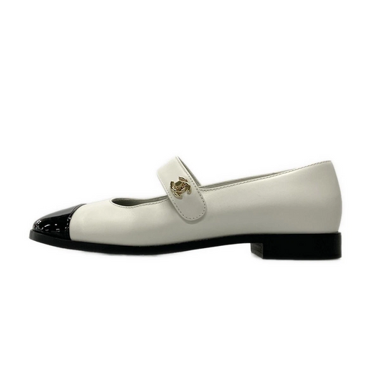 CHANEL White Black Leather Patent Leather Women's Pumps