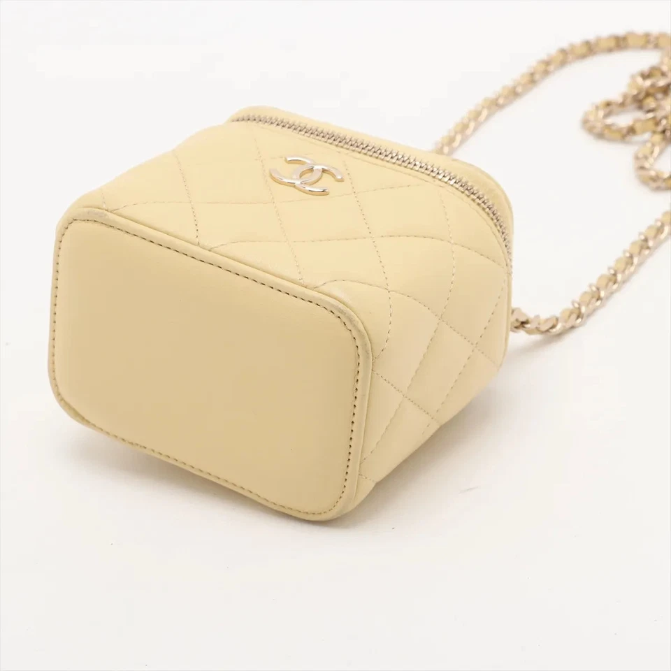 Chanel Matelasse Lambskin Chain Shoulder Bag Vanity Yellow Gold Metal Fittings 3