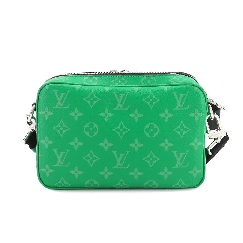 LOUIS VUITTON Taigarama Alpha Messenger Shoulder Bag Vert