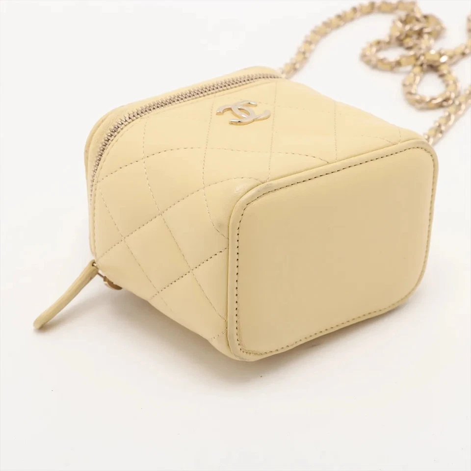 Chanel Matelasse Lambskin Chain Shoulder Bag Vanity Yellow Gold Metal Fittings 3