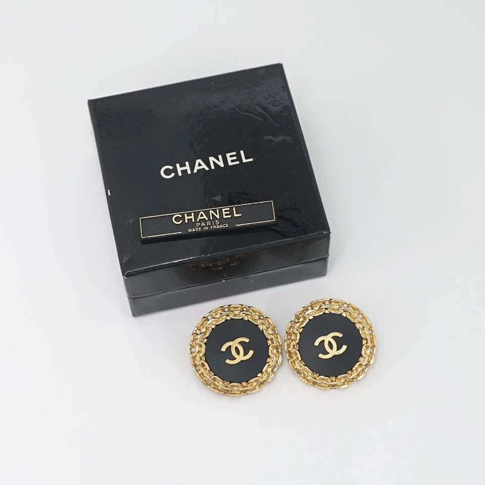 Chanel Vintage CC Round Chain Clip-On Earrings in Gold Tone