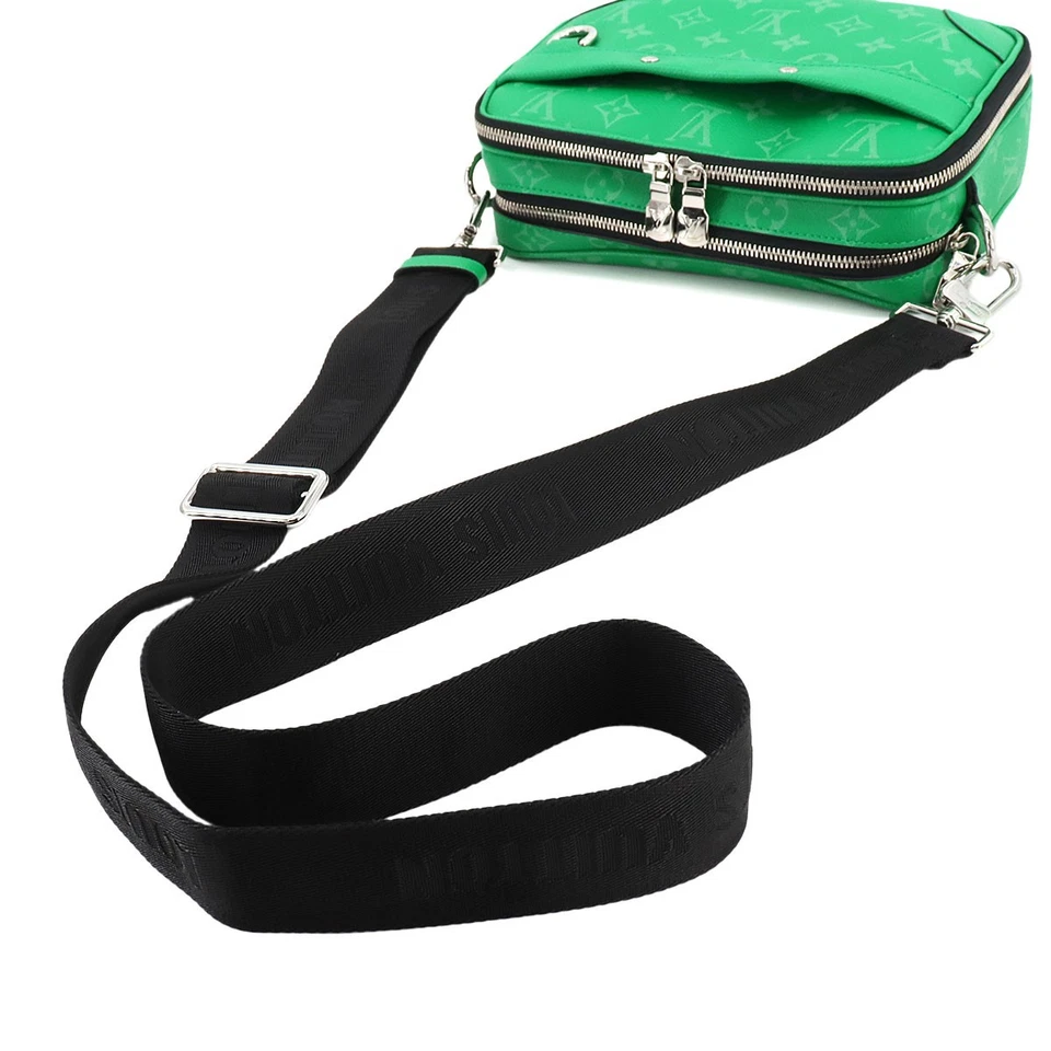 LOUIS VUITTON Taigarama Alpha Messenger Shoulder Bag Vert