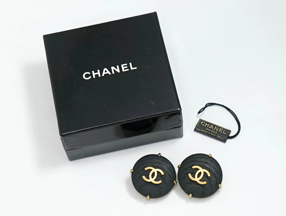 Chanel Vintage CC Logos Round Wood Clip-On Earrings in Gold Tone - 94P Collection