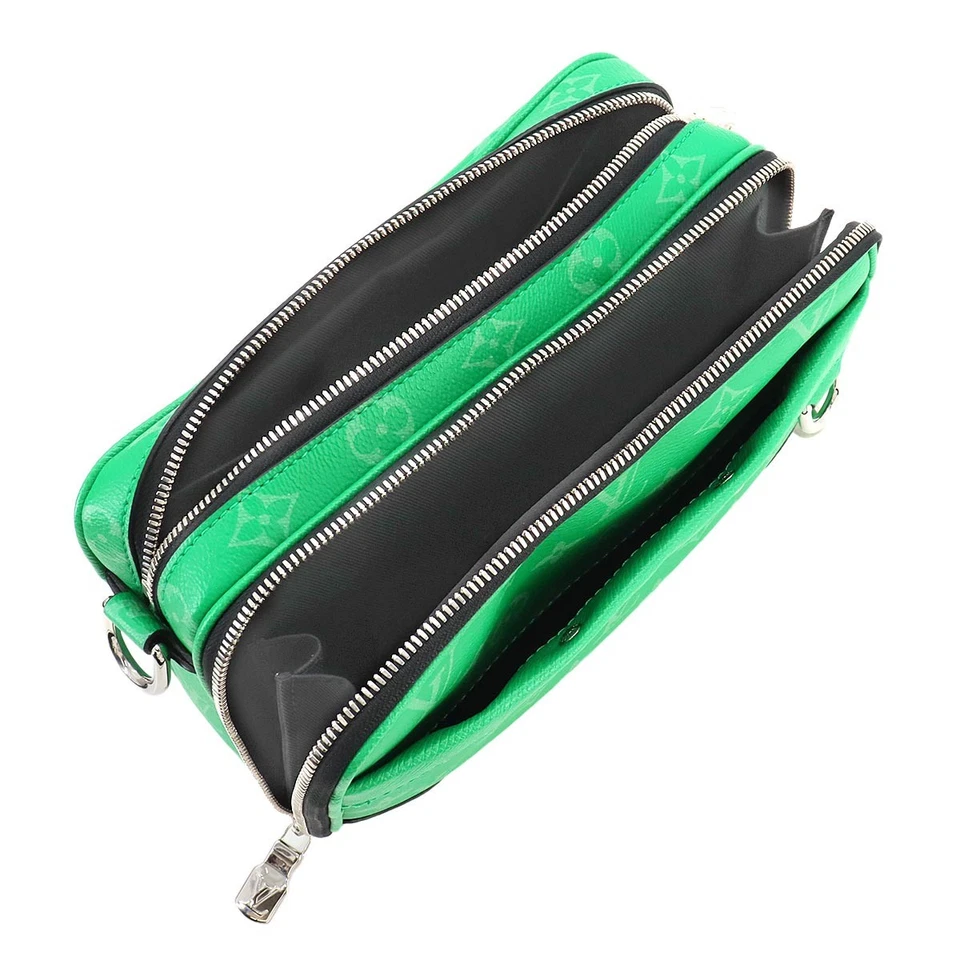 LOUIS VUITTON Taigarama Alpha Messenger Shoulder Bag Vert