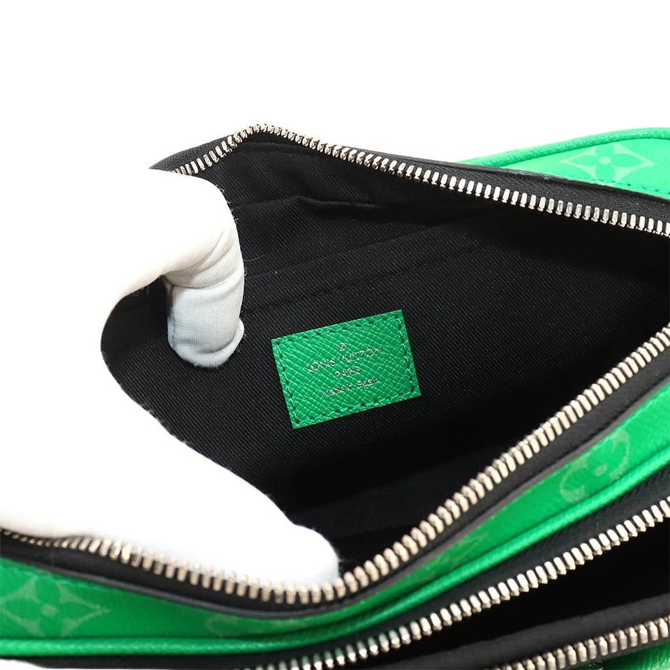 LOUIS VUITTON Taigarama Alpha Messenger Shoulder Bag Vert