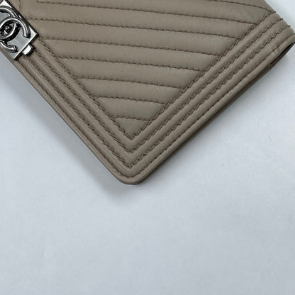 Chanel Boy Chevron Wallet in Beige