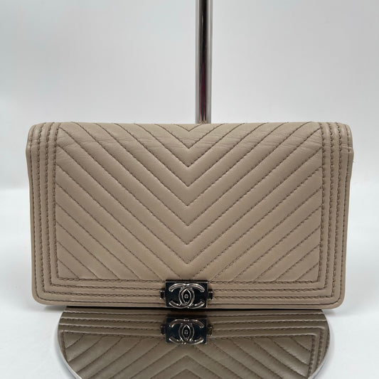 Chanel Boy Chevron Wallet in Beige