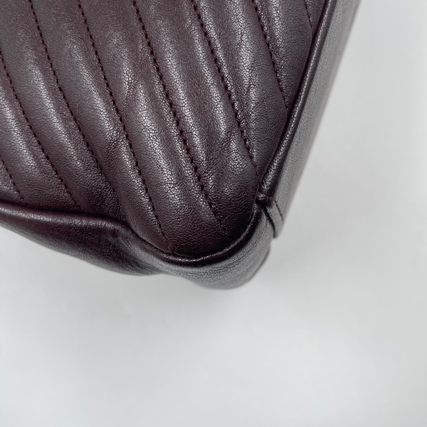 Saint Laurent Medium Collège Shoulder Bag in Bordeaux