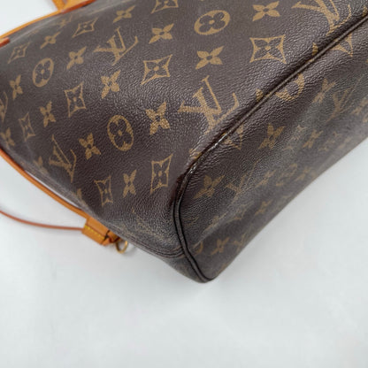 Louis Vuitton MM Neverfull Monogram Canvas Tote Bag with Beige Interior