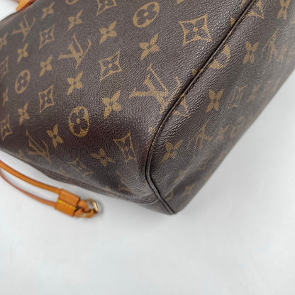 Louis Vuitton MM Neverfull Monogram Canvas Tote Bag with Beige Interior