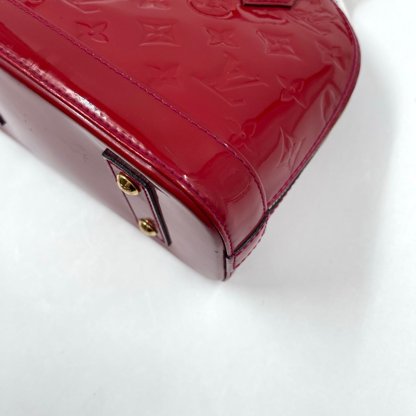 Louis Vuitton Alma BB Monogram Vernis in Pomme d’Amour