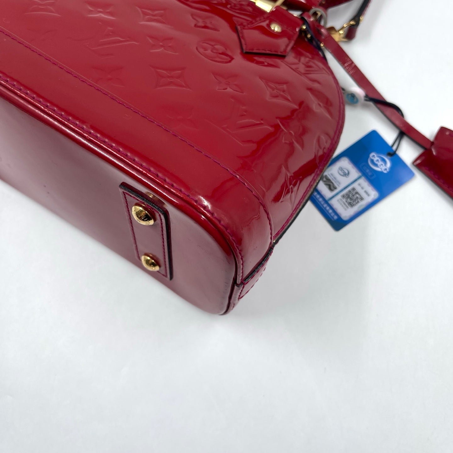 Louis Vuitton Alma BB Monogram Vernis in Pomme d’Amour