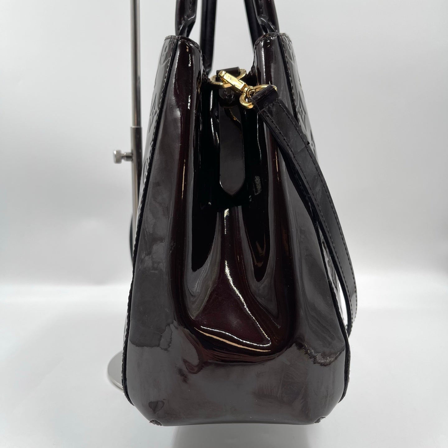 Louis Vuitton Montaigne MM Monogram Vernis in Amarante