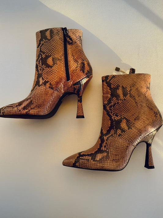 STUART WEITZMAN Ankle Boots