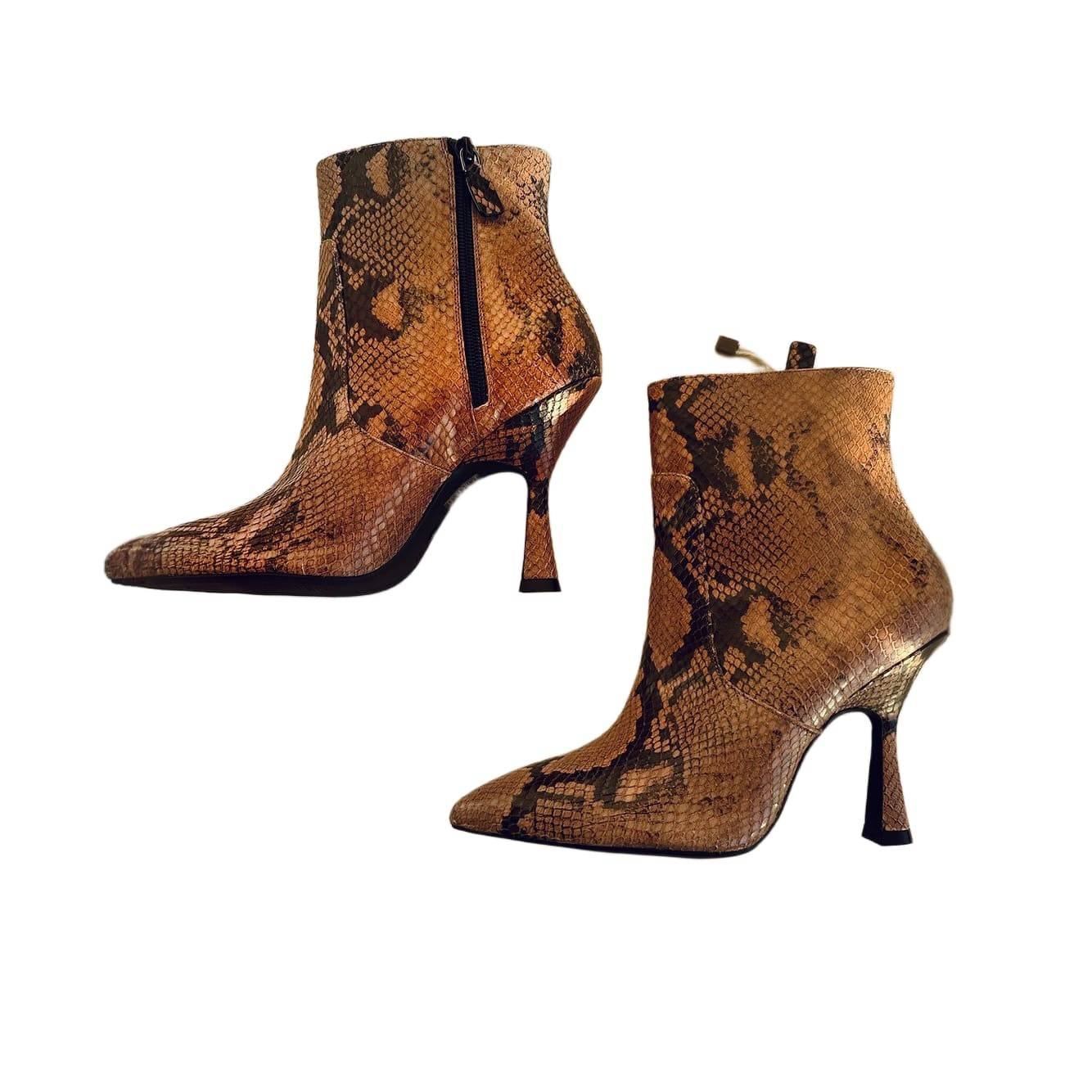 STUART WEITZMAN Ankle Boots