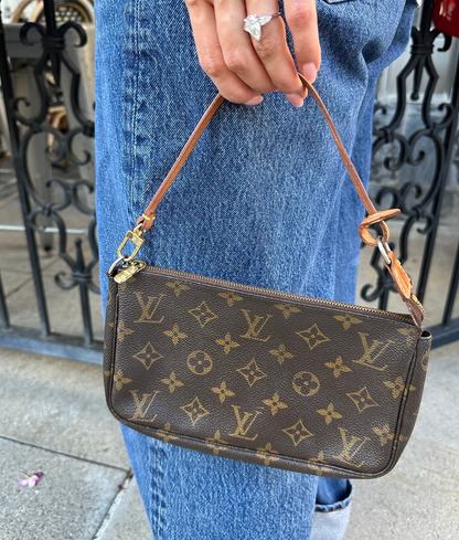 LOUIS VUITTON Monogram Pochette