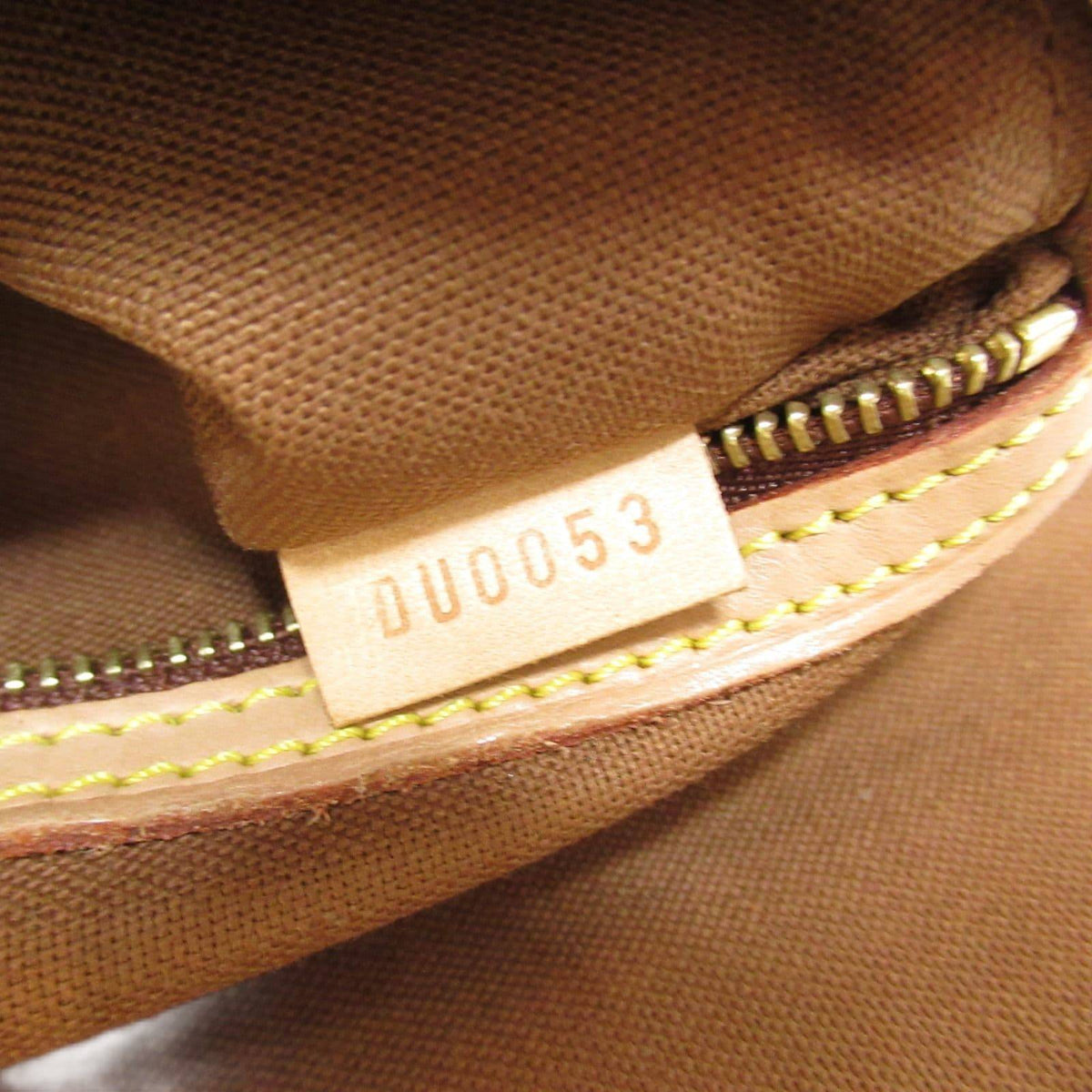 LOUIS VUITTON Shoulder Bag
