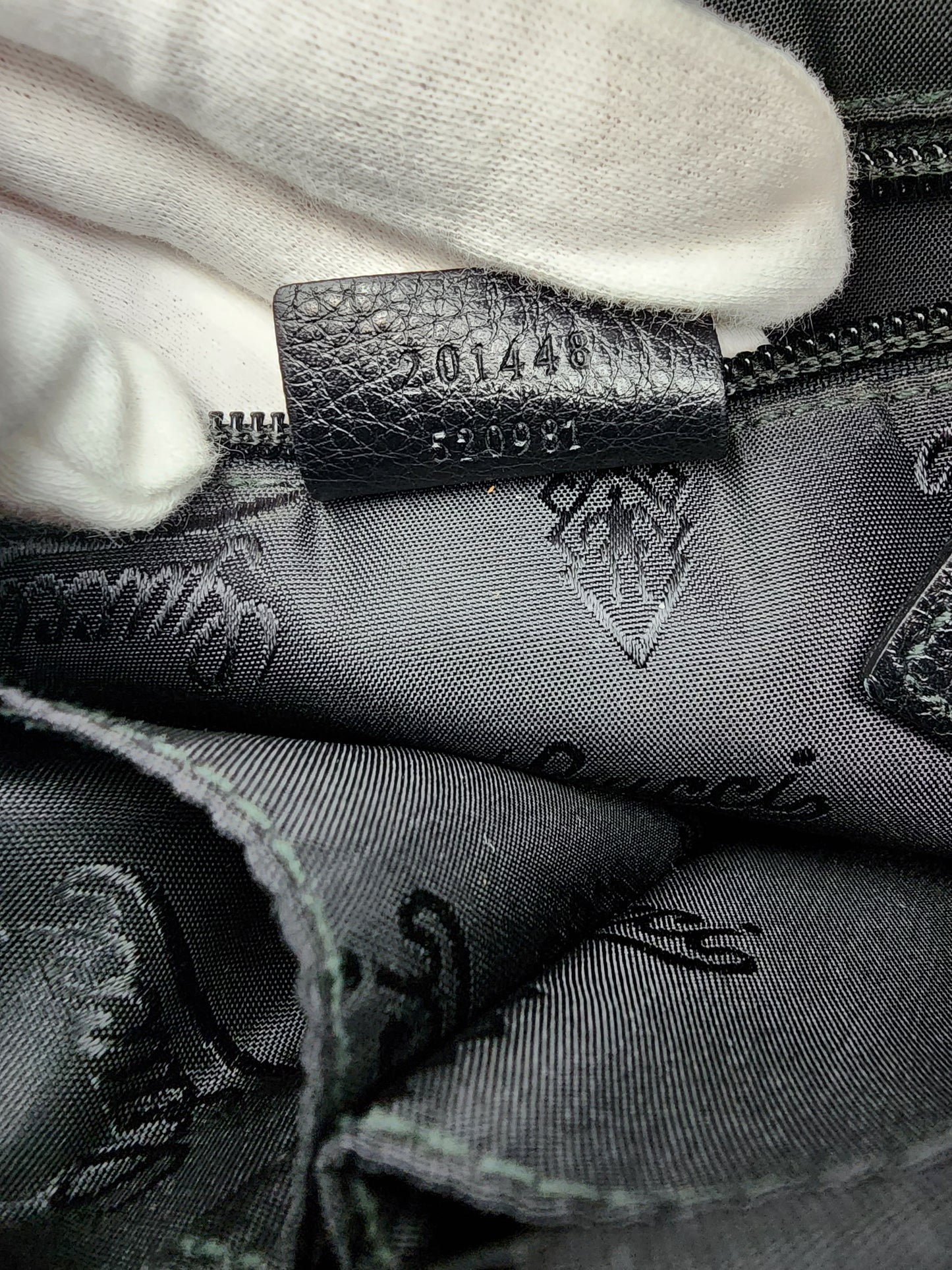 Gucci Guccissima Leather Messenger Bag Black