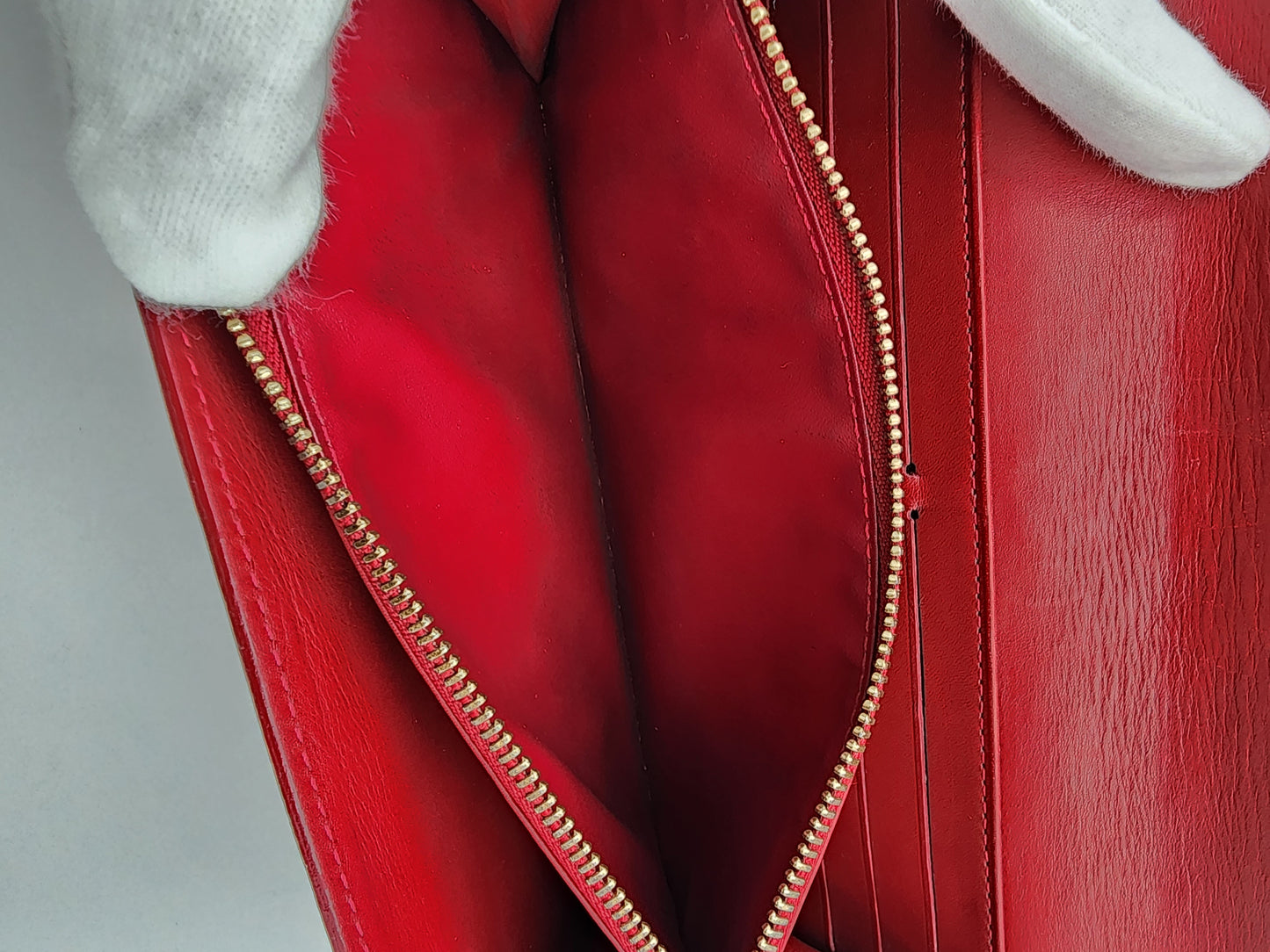 Louis Vuitton Pomme D’amour Monogram Vernis Sarah Wallet