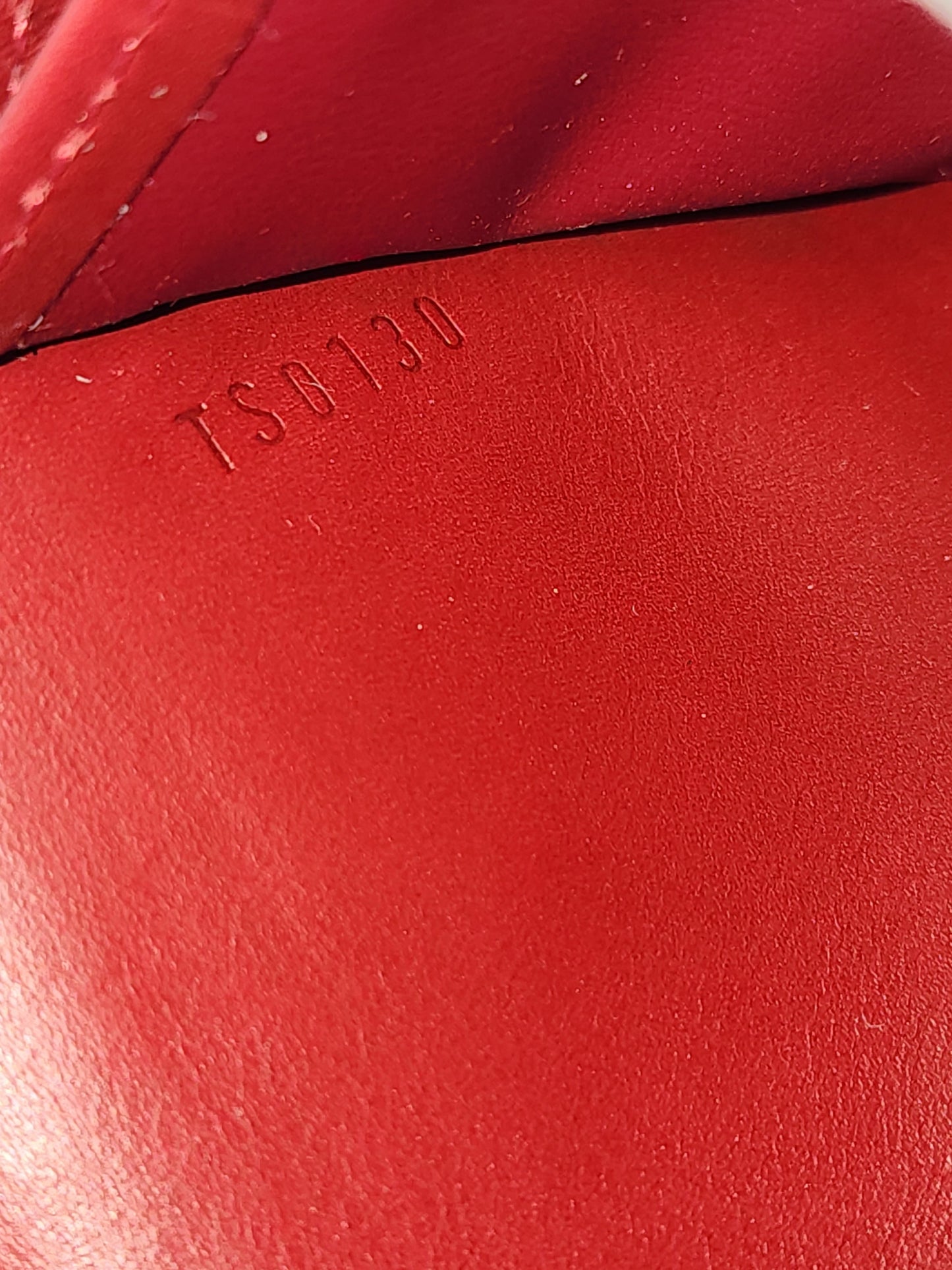 Louis Vuitton Pomme D’amour Monogram Vernis Sarah Wallet