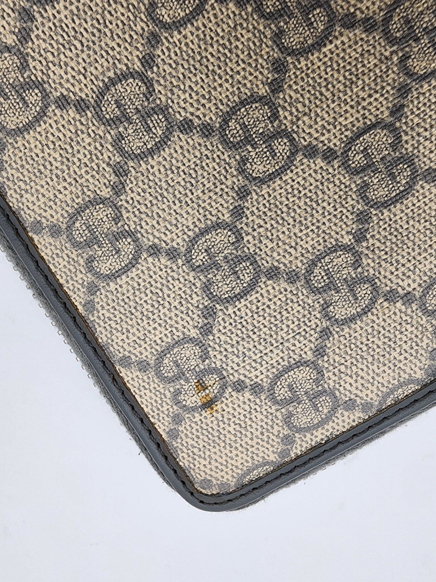 Gucci GG Supreme Zip Around Wallet Gray Accent