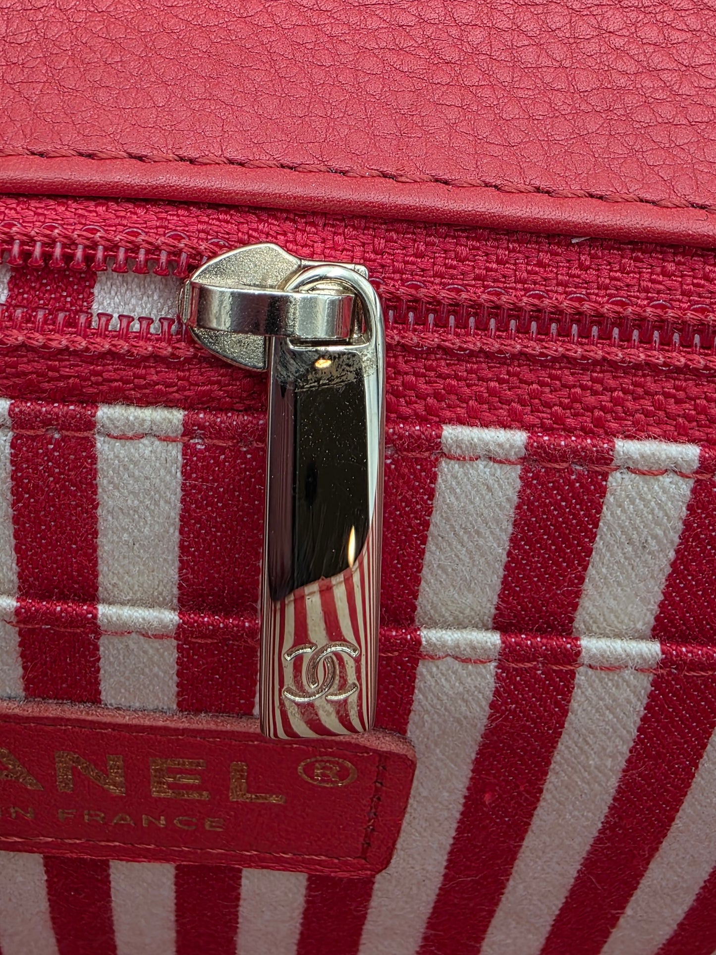 Chanel Chevron Calfskin Envelope Flap Bag Medium in Red