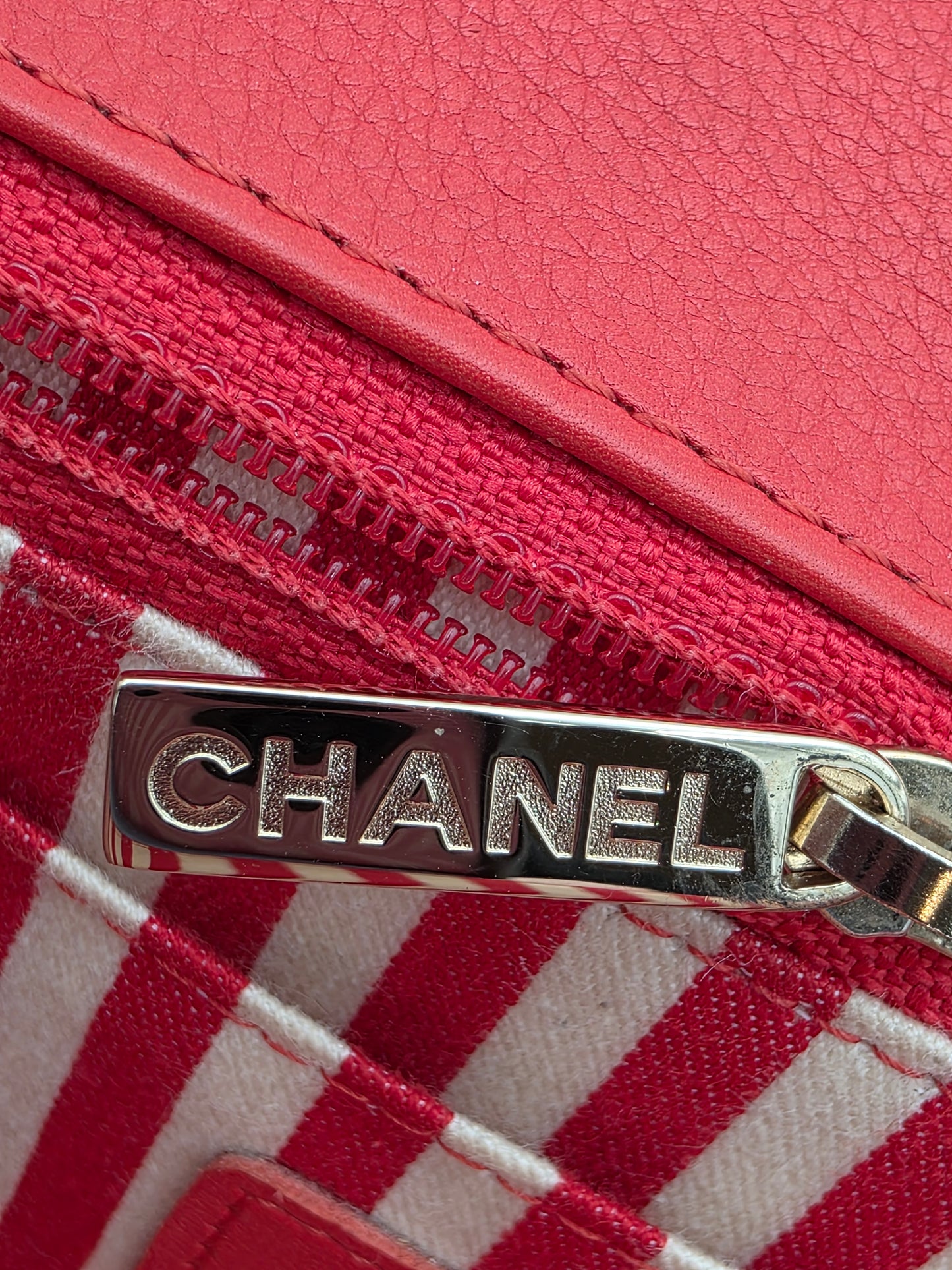 Chanel Chevron Calfskin Envelope Flap Bag Medium in Red