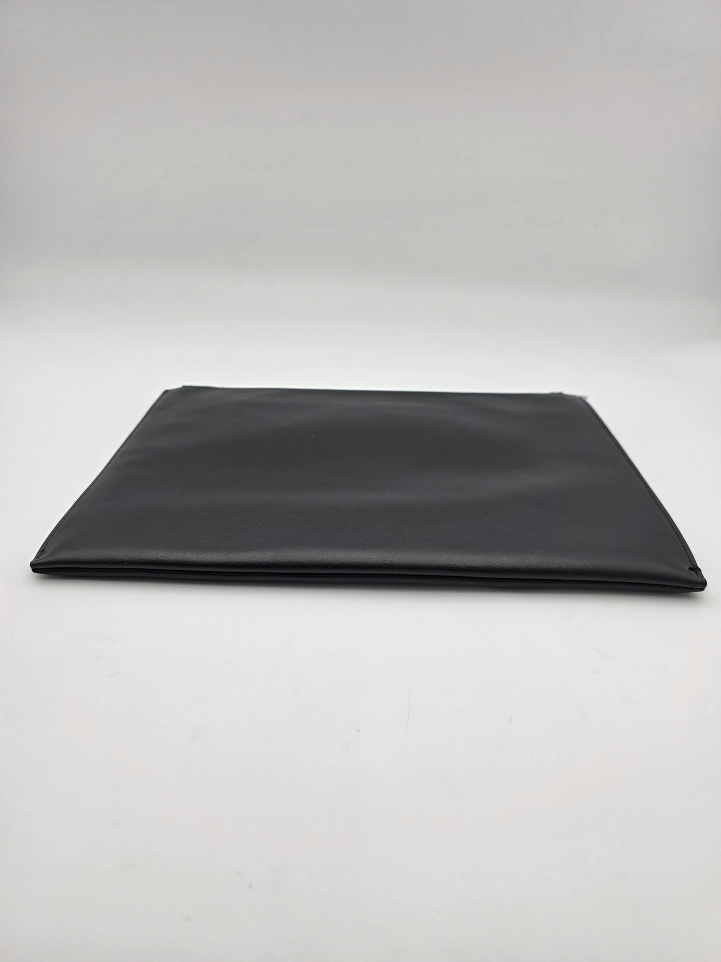 Saint Laurent Logo Zipped Tablet Pouch (Rider Sport) in Black