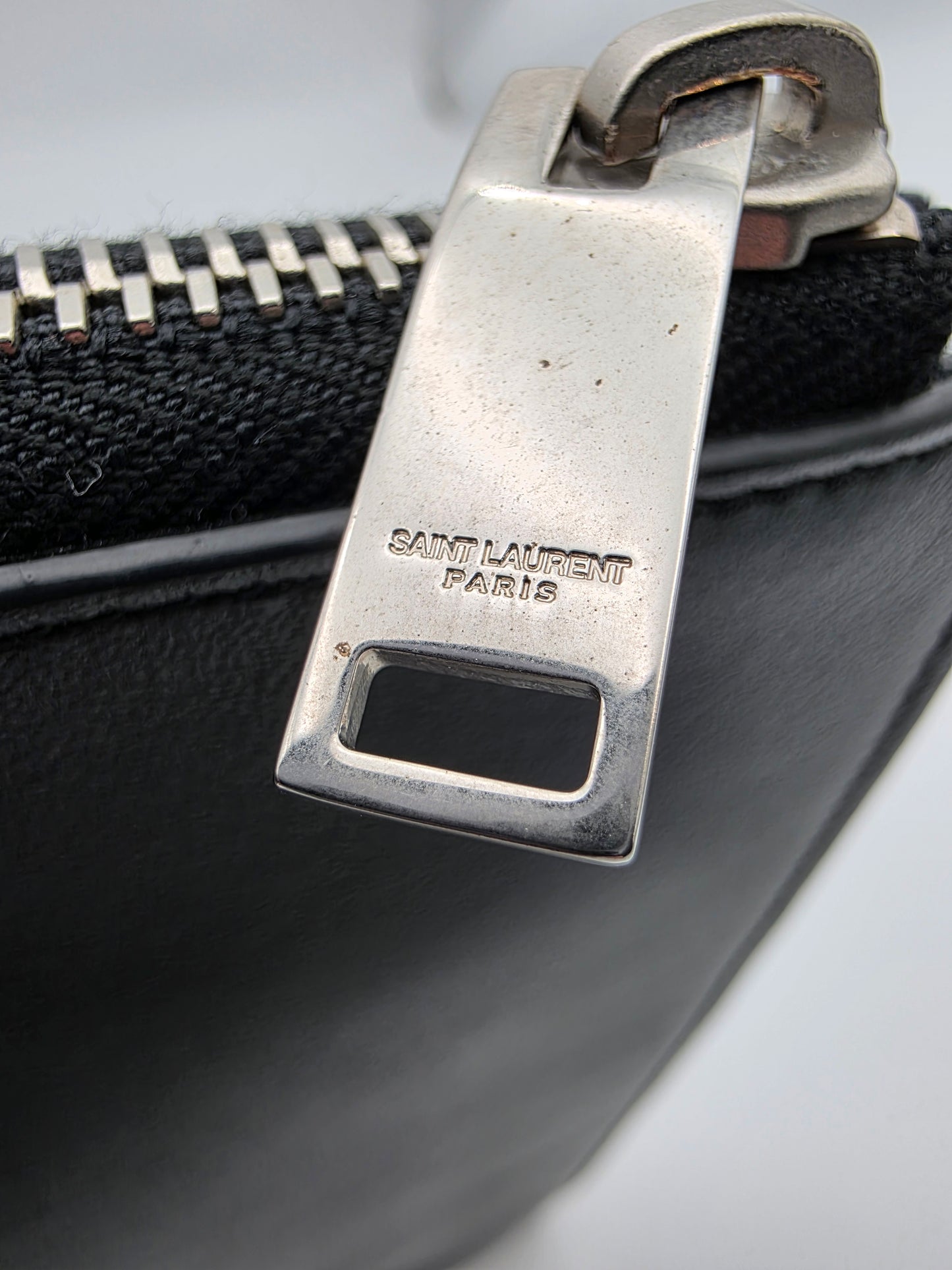 Saint Laurent Logo Zipped Tablet Pouch (Rider Sport) in Black