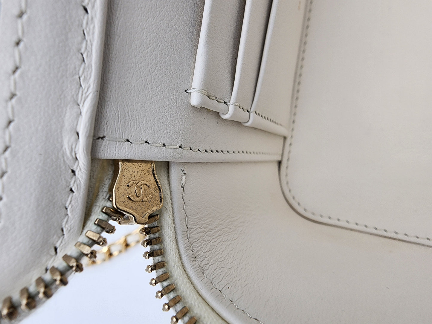 Chanel Coco Casino Vanity Case In White Quilted Caviar Leather