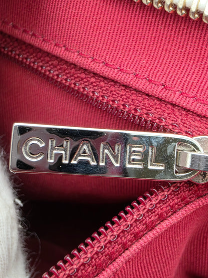 Chanel Gabrielle Medium Hobo Bag In White Quilted Aged Calfskin Leather