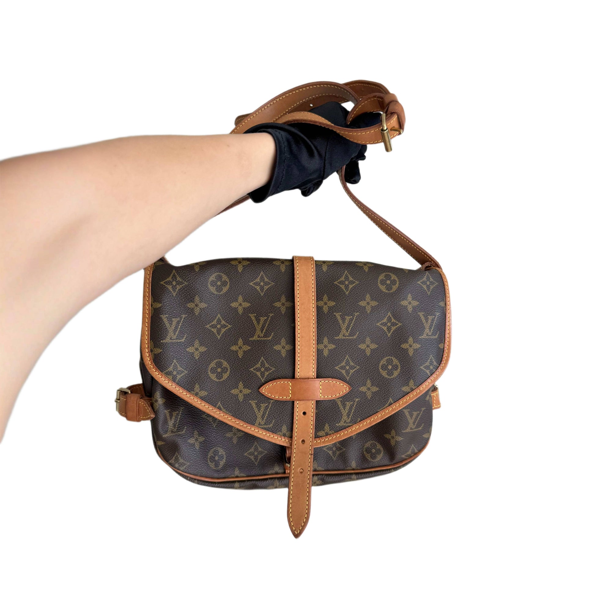 LOUIS VUITTON Monogram Saumur 30 Cross Body Shoulder Bag