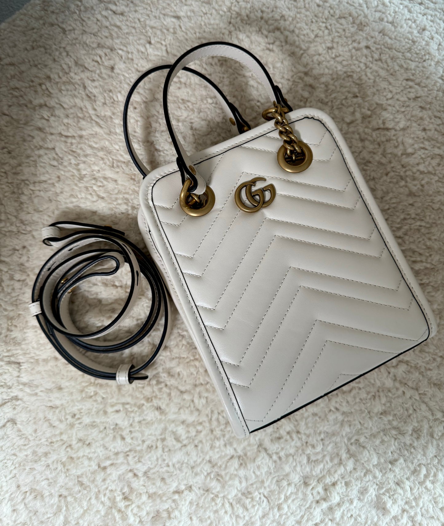 GUCCI GG Marmont Hand Bag