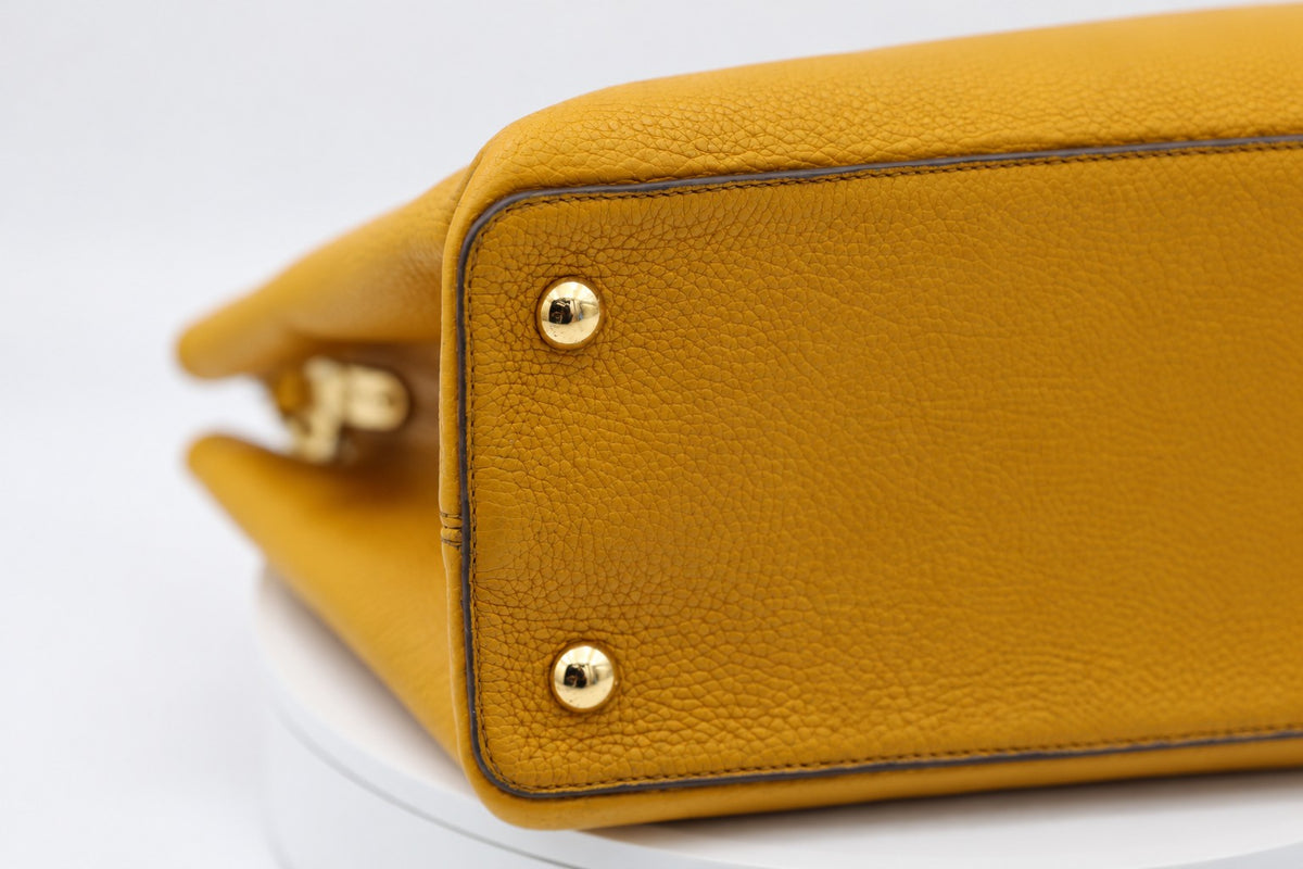 Louis Vuitton Capucines Bag Leather MM Yellow GHW