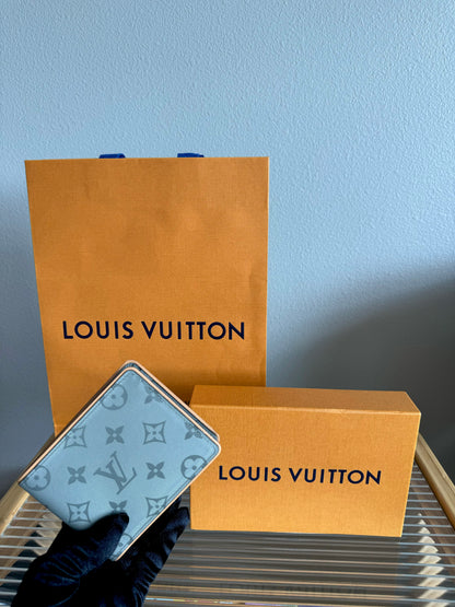 Louis Vuitton Multiple Wallet
Monogram Grey