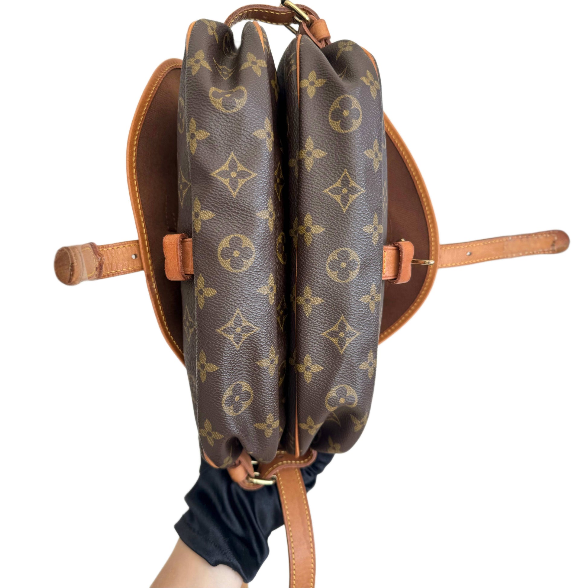 LOUIS VUITTON Monogram Saumur 30 Cross Body Shoulder Bag