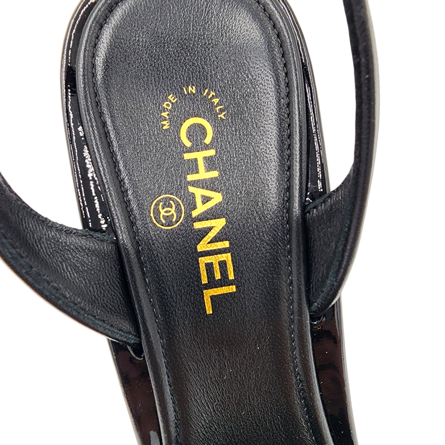 Chanel 26A Métiers Blazy Noir Rouge Pomme Sling CC Logo Pump Slingback Heel Size 38.5