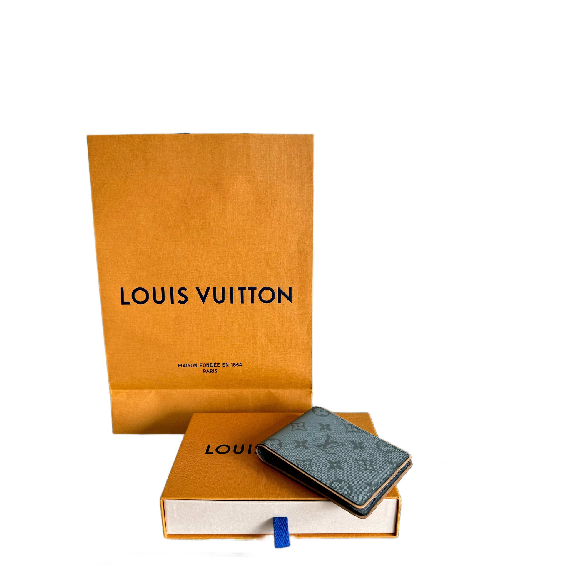 Louis Vuitton Multiple Wallet
Monogram Grey