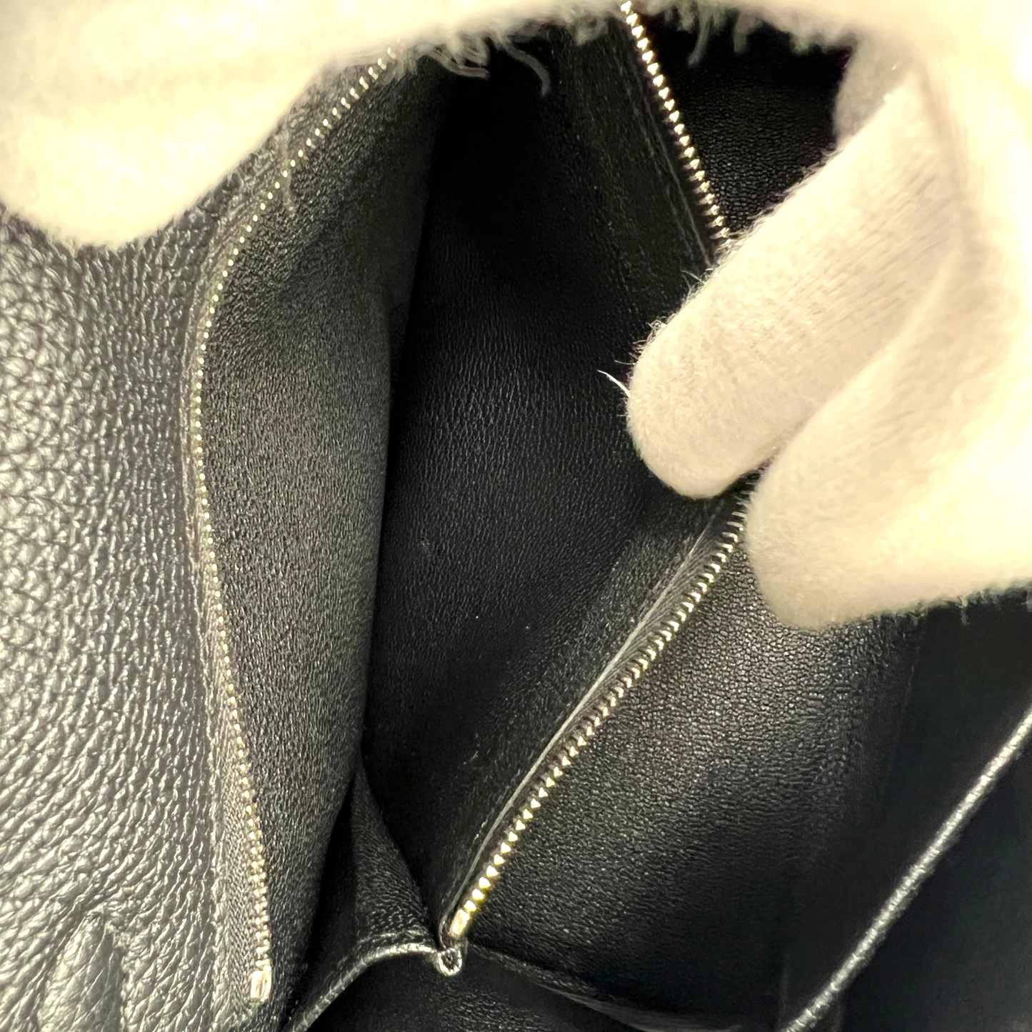 Hermès Kelly 25 in Togo Noir PHW